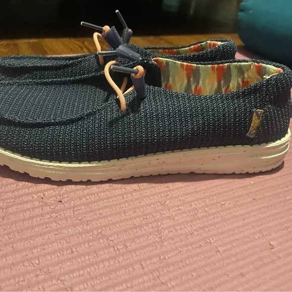 Women’s Size 9 Wendy Knit 2 HEY DUDE slip on shoes - Picture 4 of 7